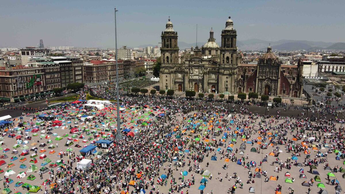 EUM20201003SOC32.JPG
CIUDAD DE MÉXICO. Protest/Protesta-Frenaaa.- 3 de octubre de 2020. Aspectos del plantón del Frente Nacional Anti AMLO (Frenaaa) en el Zócalo capitalino, que a partir de este sábado ocupa la plancha completa. Foto: Agencia EL UNIVERSAL/Diego Prado/EELG