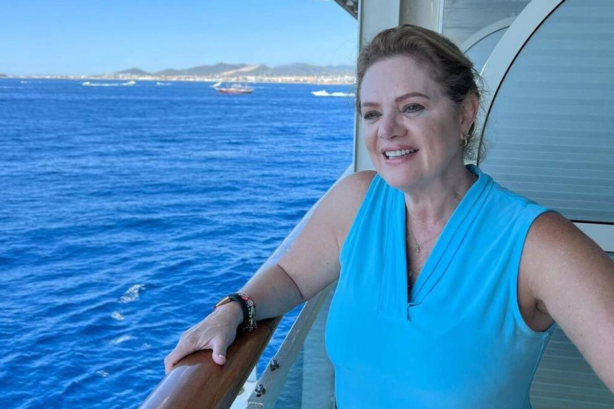 Erika Buenfil aparece en traje de baño