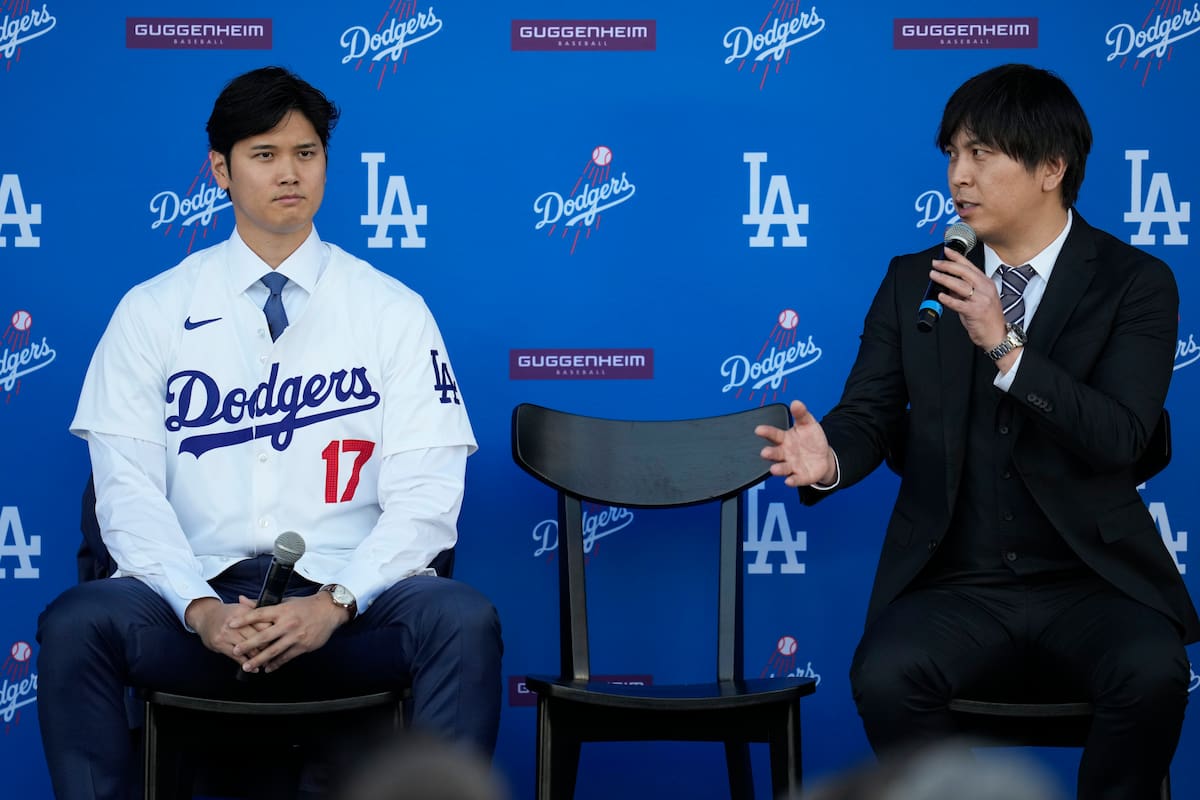 Ippei Mizuhara fue interprete de Shohei Ohtani hasta que se descubrió que le robó 17 millones de dólares al beisbolista. (AP Foto/Ashley Landis, Archivo)
