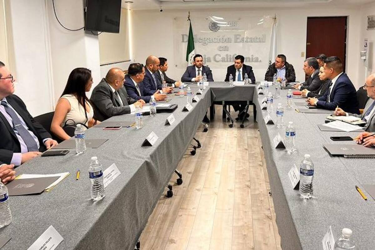 Se reúne el fiscal estatal con delegado de la FGR