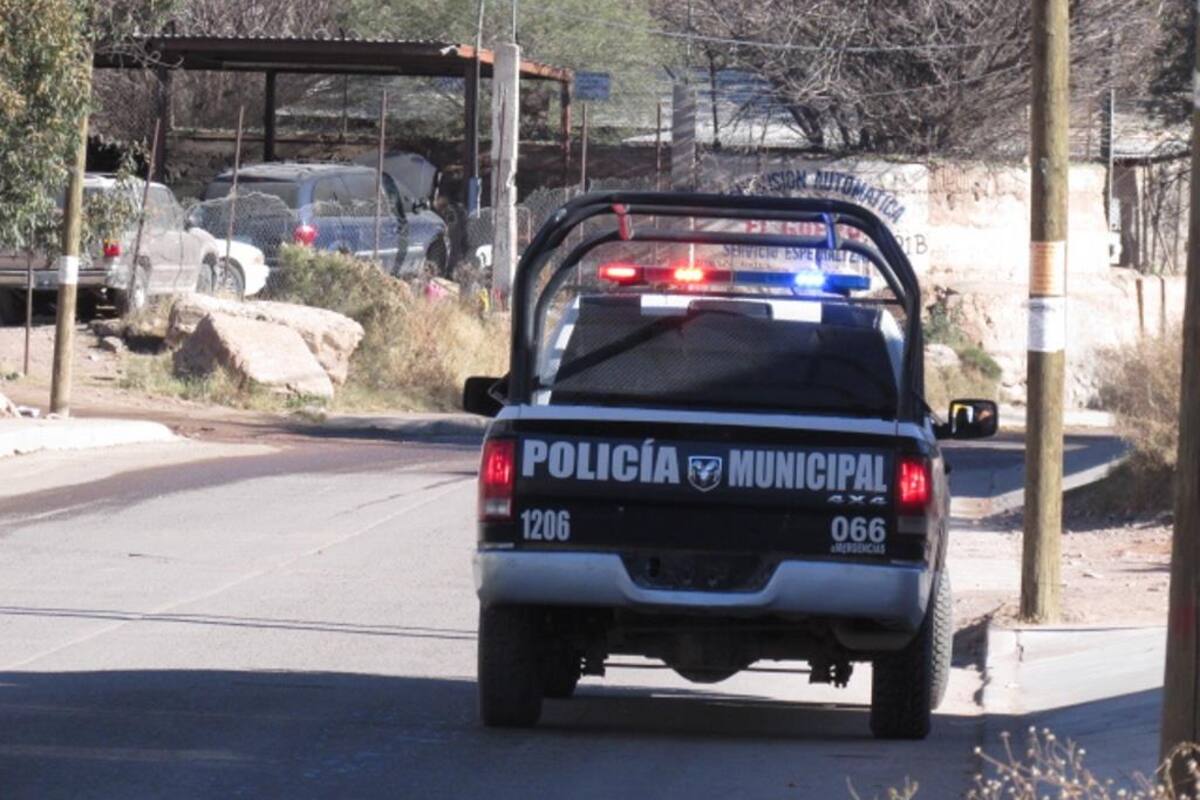 Acusa a ex suegra de llevarse a su hija
