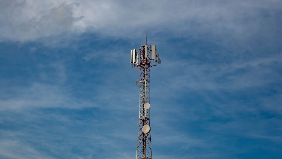 Indemnizan con casi 11 mil dólares a una pareja que demandó por una antena de celulares instalada a 25 metros de su casa en Argentina, tras años de litigio por las molestias que denunció