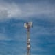 Indemnizan a pareja por antena junto a su casa