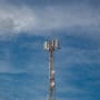 Indemnizan con casi 11 mil dólares a una pareja que demandó por una antena de celulares instalada a 25 metros de su casa en Argentina, tras años de litigio por las molestias que denunció
