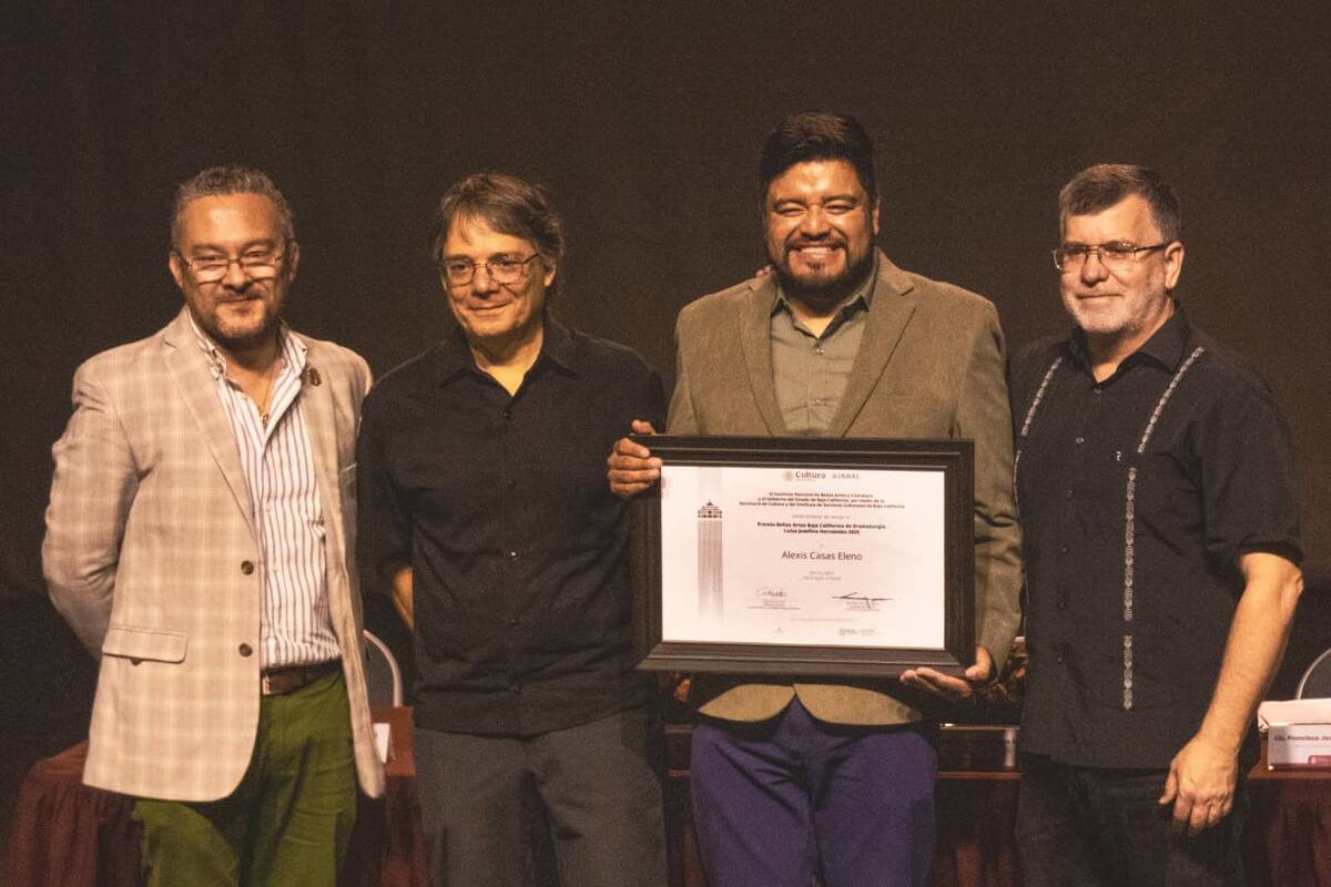 Alexis Casas Eleno recibe el Premio Bellas Artes Baja California de Dramaturgia 2025