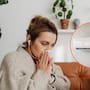 Especialista revela que el aire acondicionado puede resecar e irritar las vías respiratorias si se usa mal y señala la temperatura, humedad y mantenimiento que deben cuidarse