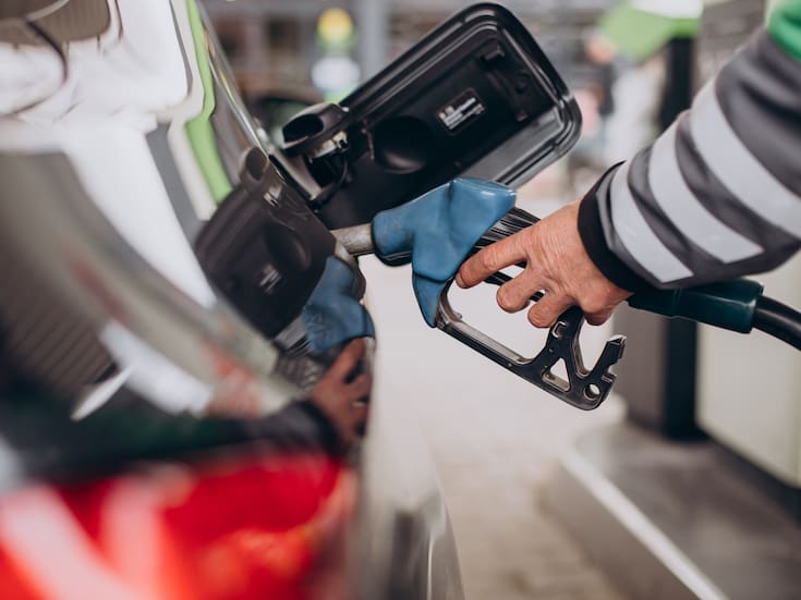 IEPS a combustibles subió hasta 7.36 pesos por litro en 2026, lo que ubicó a la gasolina premium como la segunda más cara del mundo y al diésel en sus niveles más altos