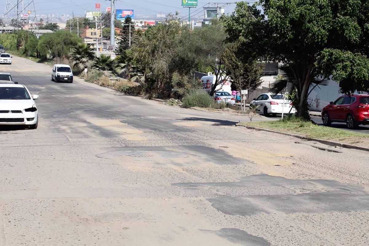 Vialidad alterna al bulevar Cucapah requiere bacheo denuncian vecinos