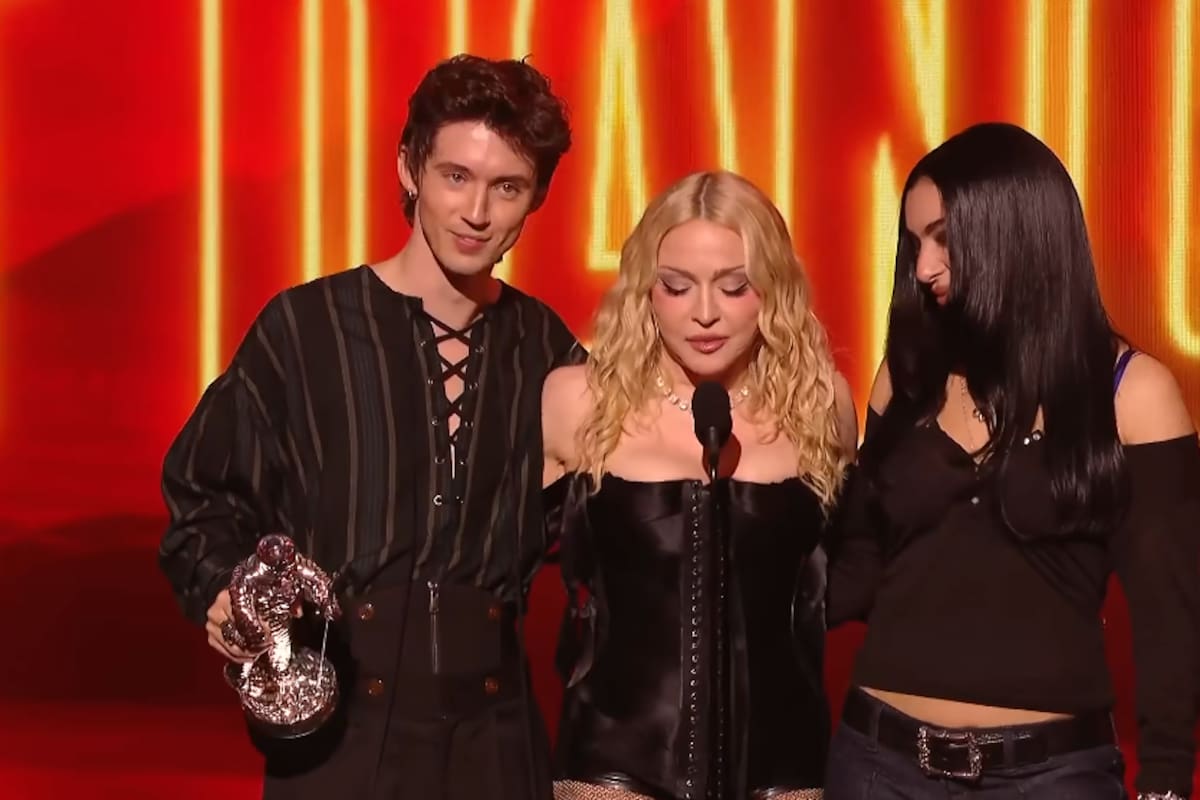 ¿Qué le pasó a Madonna? Su extraño comportamiento en los MTV VMAs 2026 desata dudas