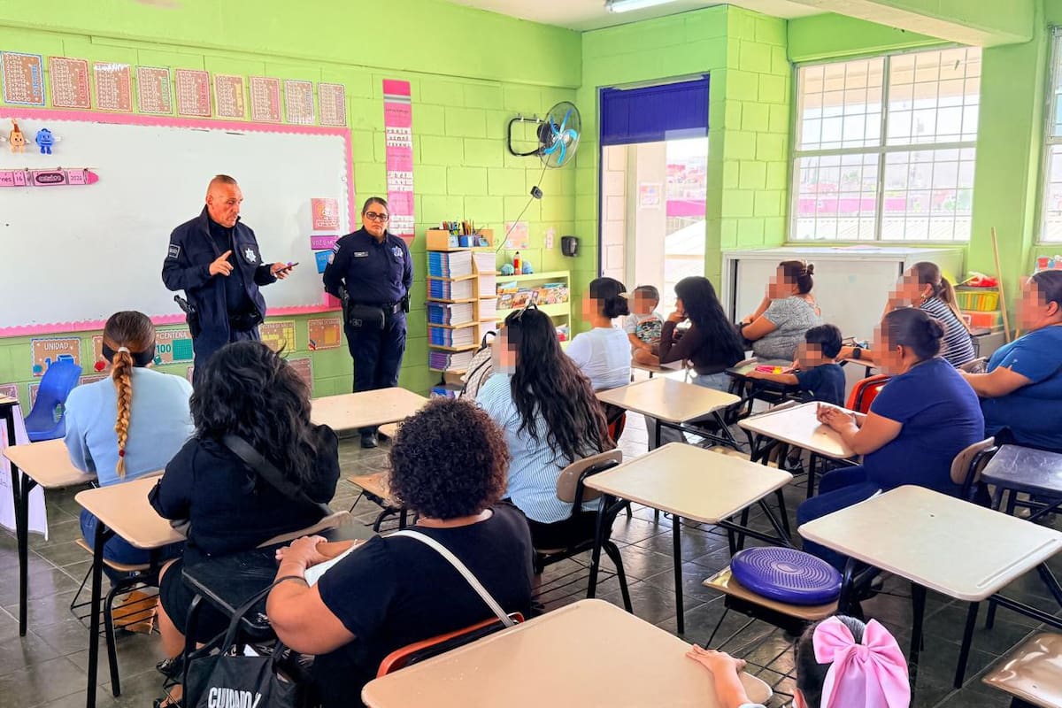 SSPCM imparte plática de orientación familiar en primaria de Tijuana
