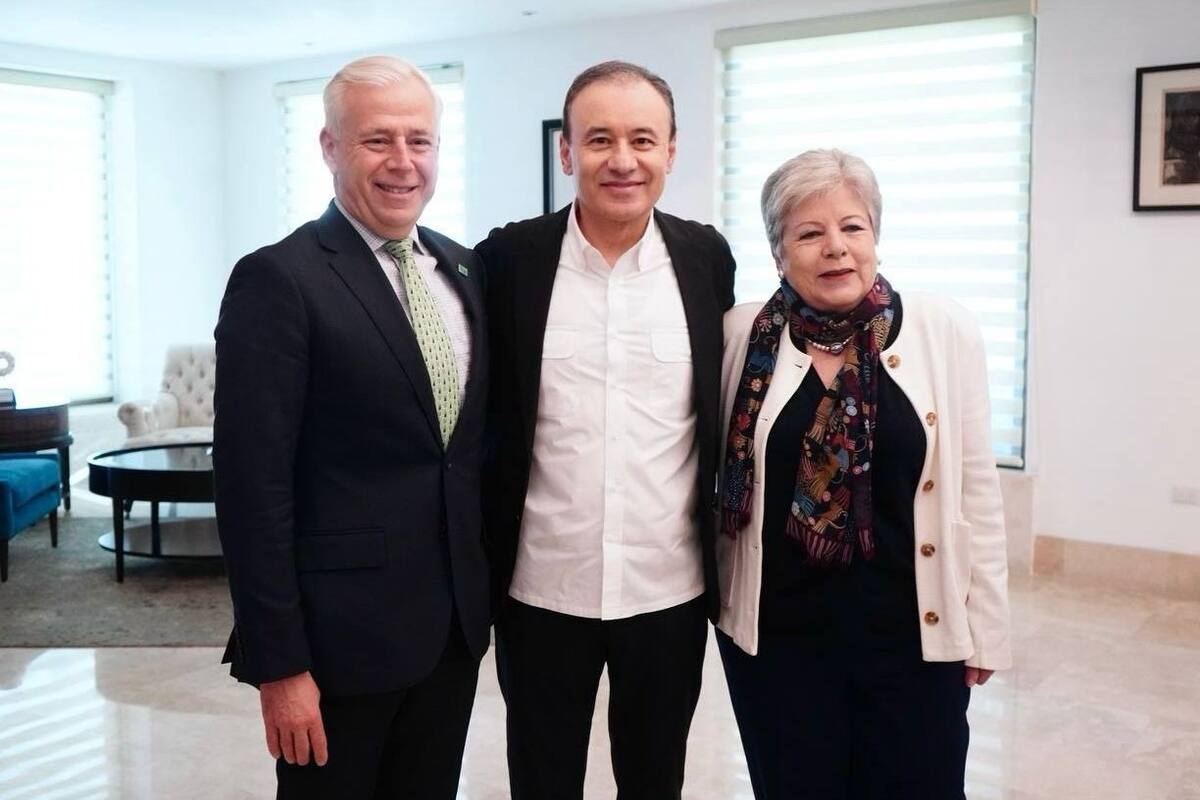 Firma Gobernador memorando de entendimiento con NADBank