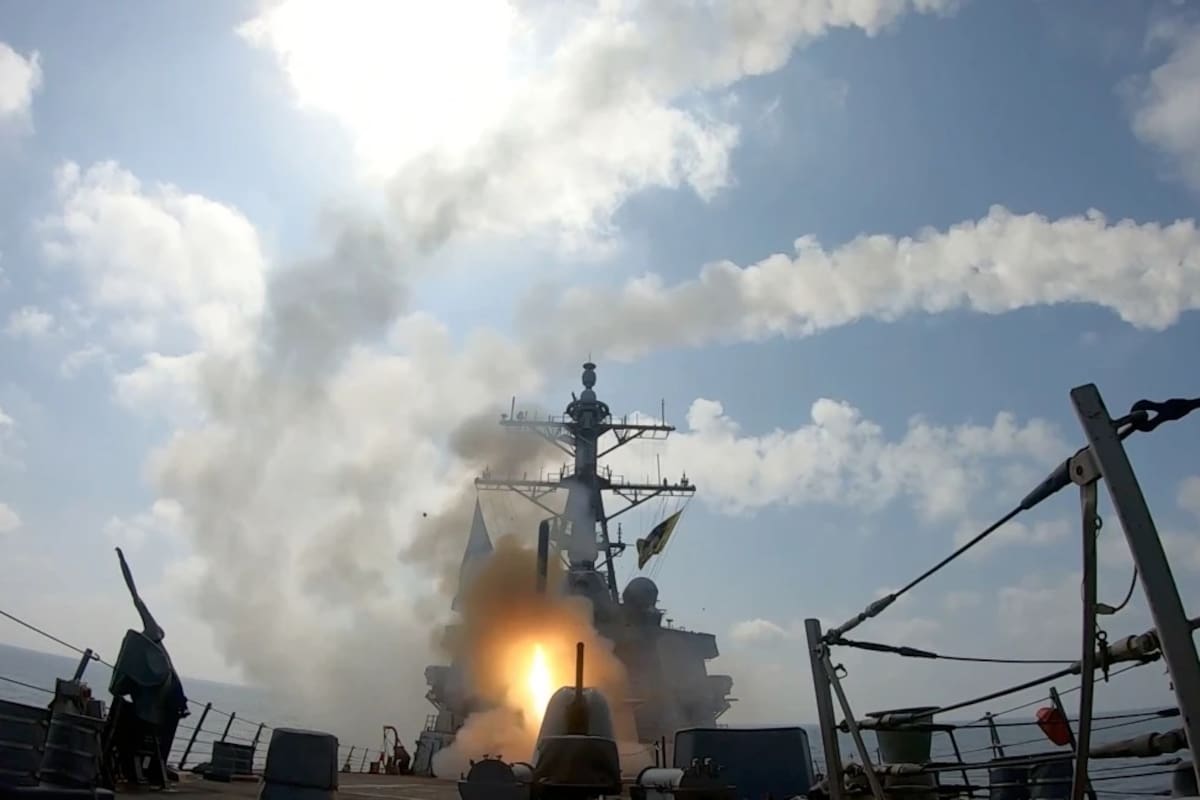 Esta imagen de un video proporcionado por el Comando Central de EE.UU. muestra un misil lanzado desde un buque de la Armada de EE.UU. en apoyo de la Operación Furia Épica el sábado 28 de febrero de 2026. | Crédito: Comando Central de EE. UU. vía AP