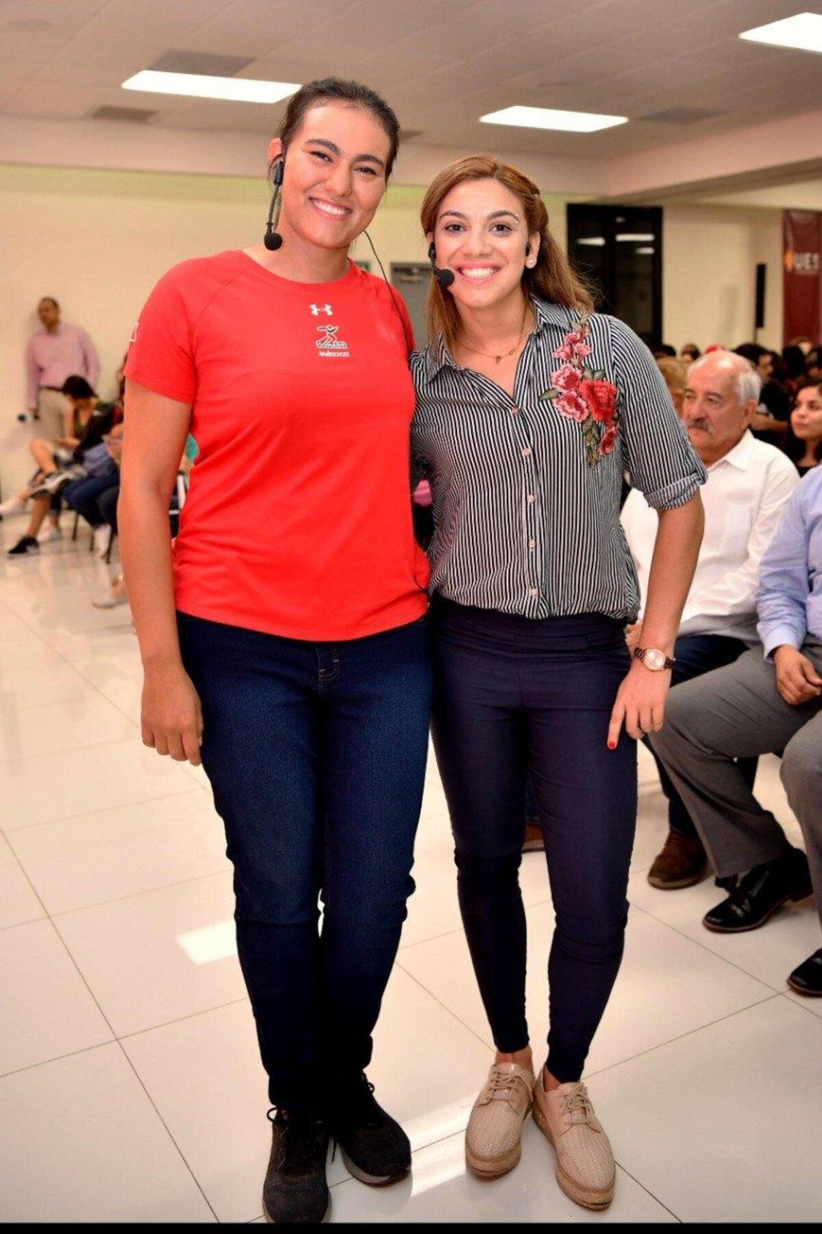Alejandra Valencia y Patricia Domínguez ofrecieron una plática a alumnos de la Universidad Estatal de Sonora.