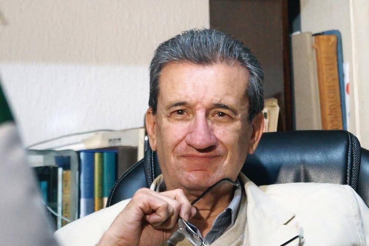 Padre de Carlos Loret de Mola difunde foto falsa de la manifestación de Frenaaa