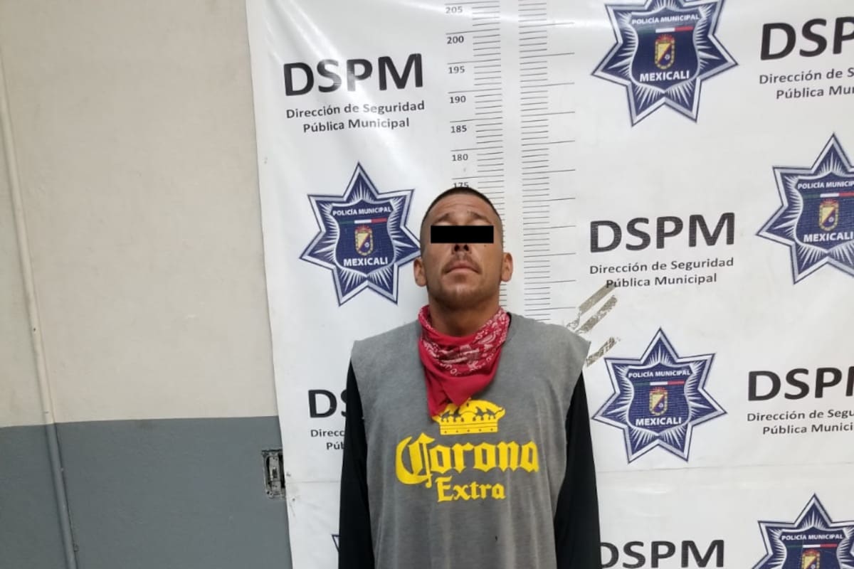 Sorprenden a hombre haciendo boquete en una tienda