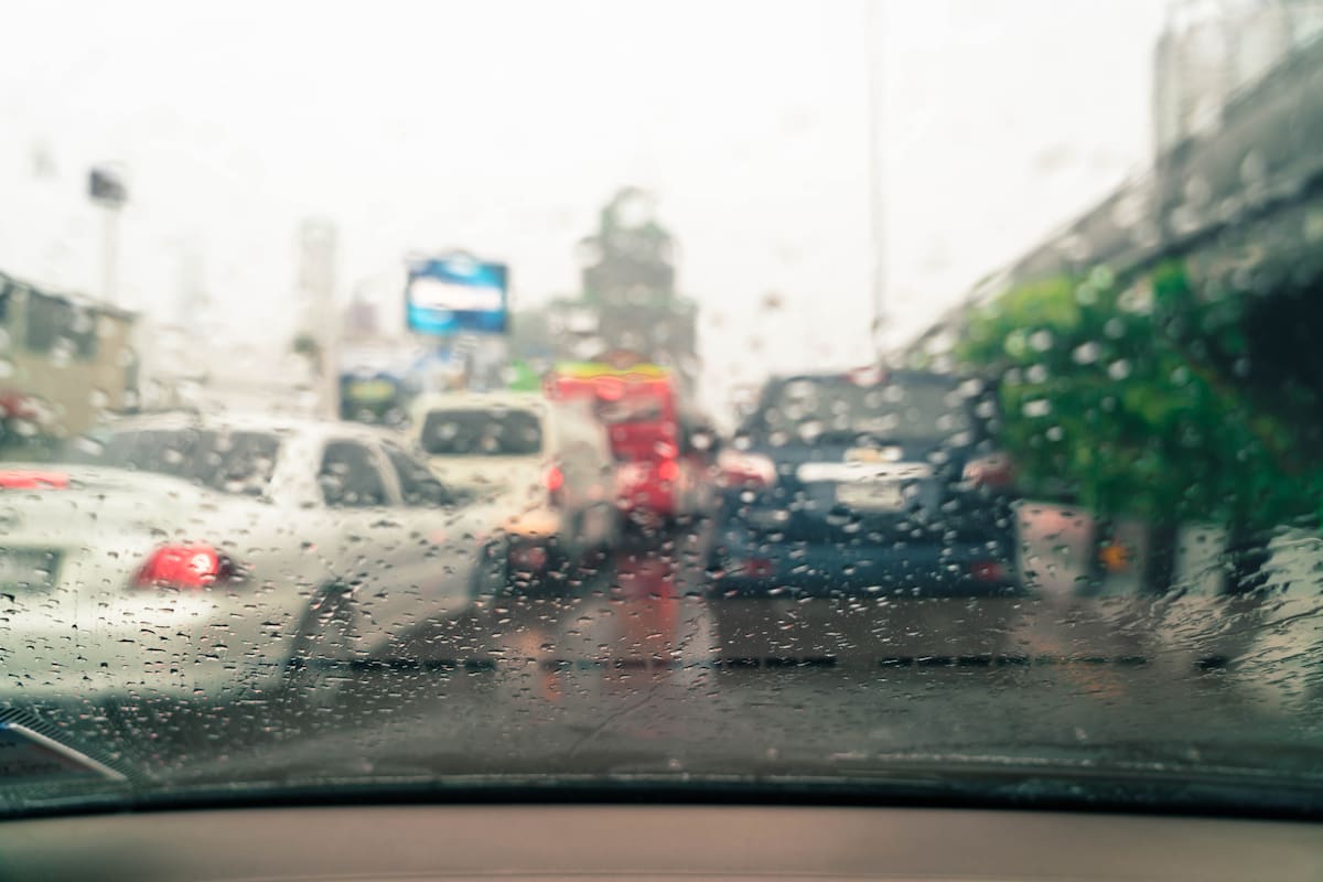 Durante la temporada de lluvias de 2026, los accidentes de tránsito registran un incremento de entre 10% y 20% en todo el territorio mexicano. | Magnific