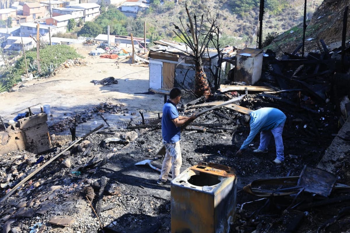 Una familia perdió su hogar y todo su patrimonio por una quema de basura en Tijuana; Elisa y sus hijos ahora necesitan ayuda para empezar de nuevo