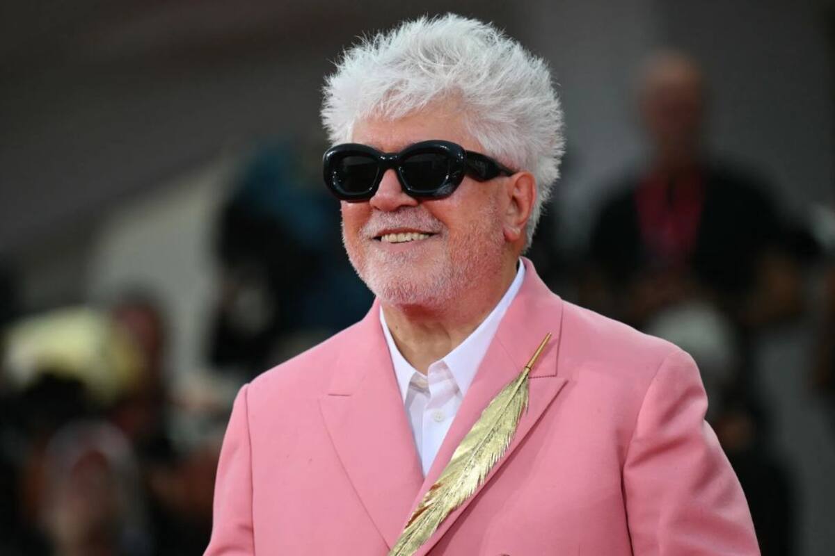 Pedro Almodóvar recibe ovación de 17 minutos en el Festival de Venecia por ‘The Room Next Door’