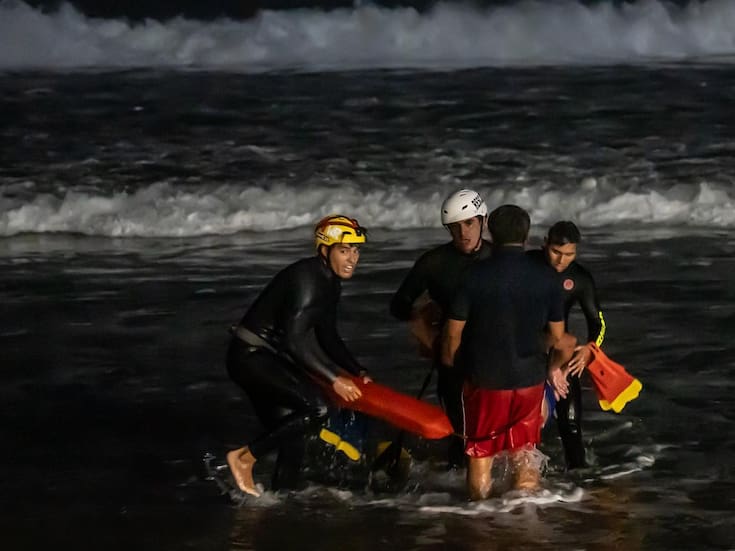 Rescatan a hombre atrapado en muro fronterizo de Playas de Tijuana