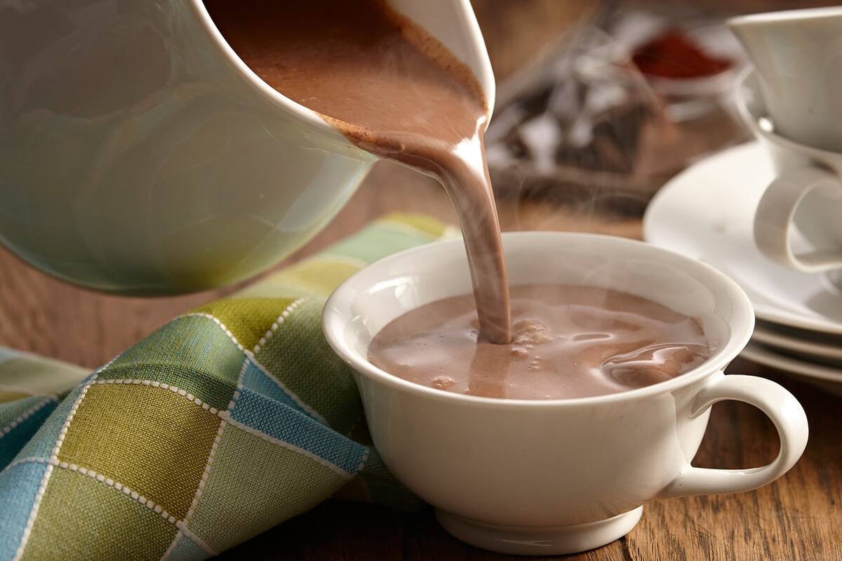 Prepara un chocolate caliente con vino para estos días fríos