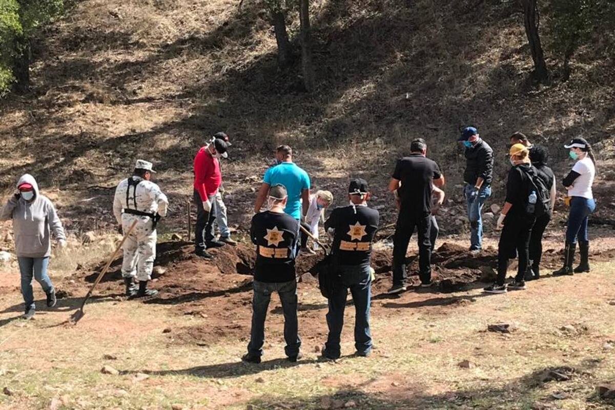 Madres Buscadoras de Sonora encuentran nueve fosas en Mesa del Seri; FGJE investiga