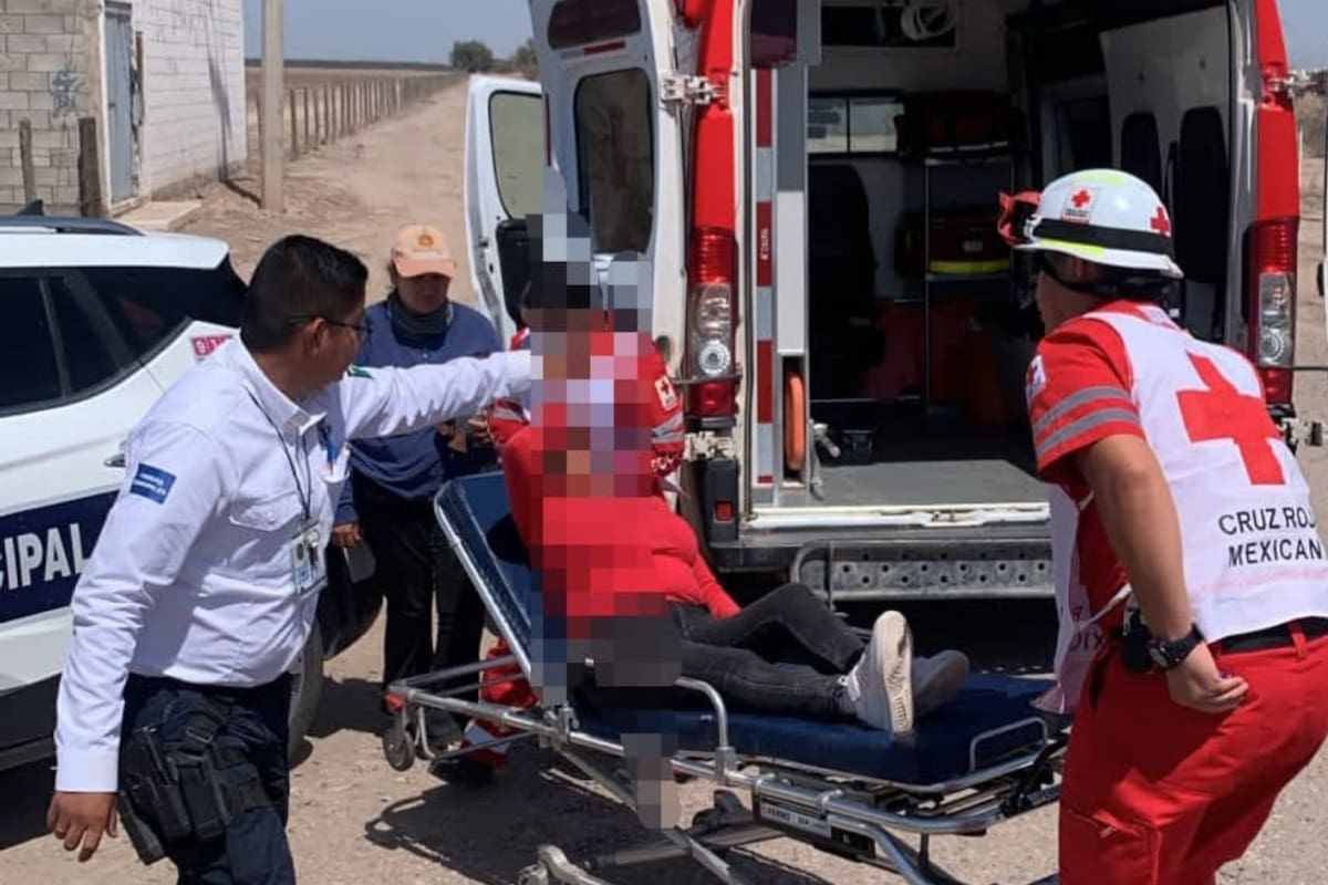 Policía Municipal y Cruz Roja auxilian a joven con crisis de asma en campo agrícola de Miguel Alemán