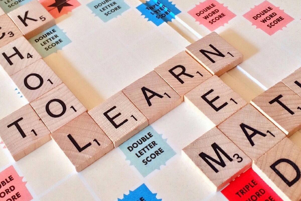 Campeón de Scrabble de todos los tiempos gana campeonato en un idioma que no conoce