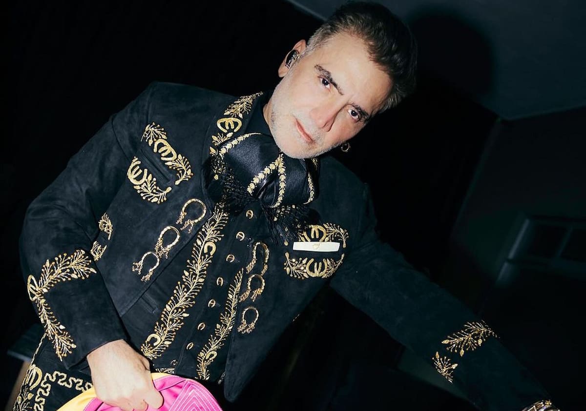 Alejandro Fernández se ha distanciado de la madre de sus hijos.