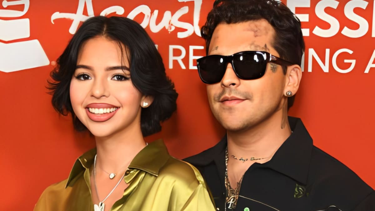 Christian Nodal y Ángela Aguilar posan como esposos, por primera vez  | Foto: Captura de pantalla
