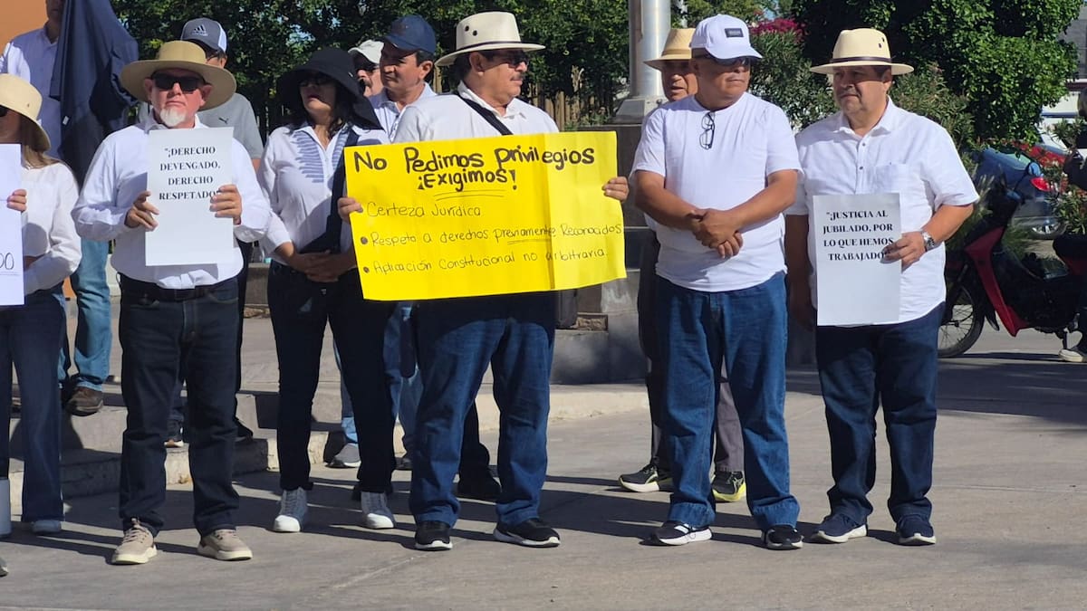 Los manifestantes señalaron que la modificación al artículo 127 constitucional representa un retroceso en materia de derechos laborales, al impactar prestaciones que, aseguran, fueron ganadas legítimamente l Foto: Said Morones