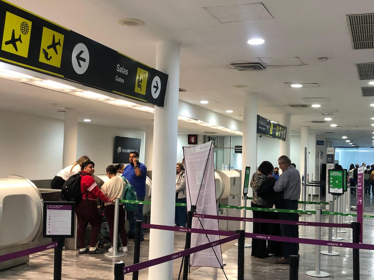 Pasajeros permanecieron varias horas dentro del avión sin información clara. FOTO ILUSTRATIVA: BANCO DIGITAL