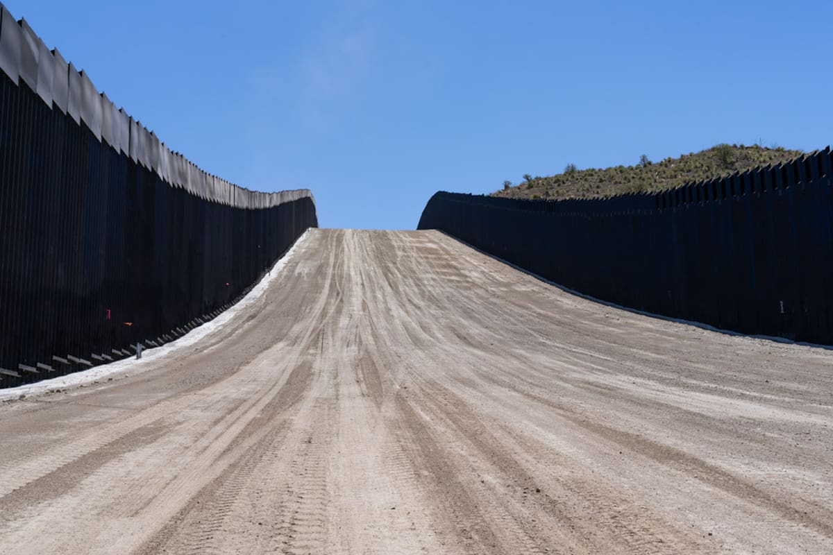 Fallo permite construir el muro fronterizo de Trump entre Sonora y Arizona, pero el posible requisito de permisos para ingresar a tierras ancestrales Tohono O’odham abre otro frente en la disputa