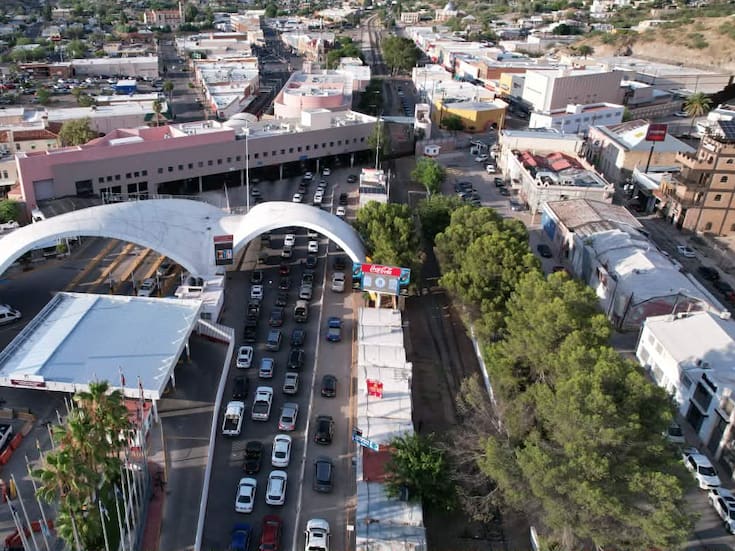 Persisten largas filas en Nogales