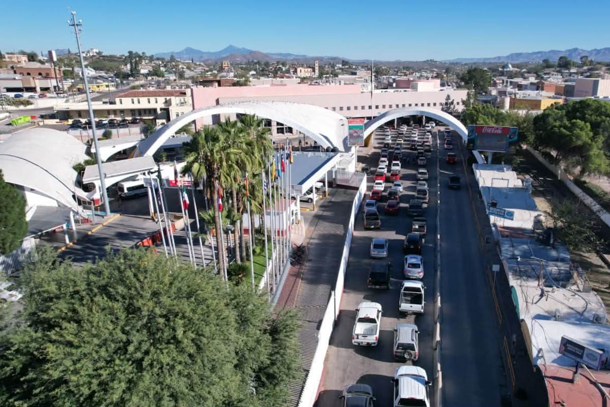 Amanecen garitas de Nogales congestionadas
