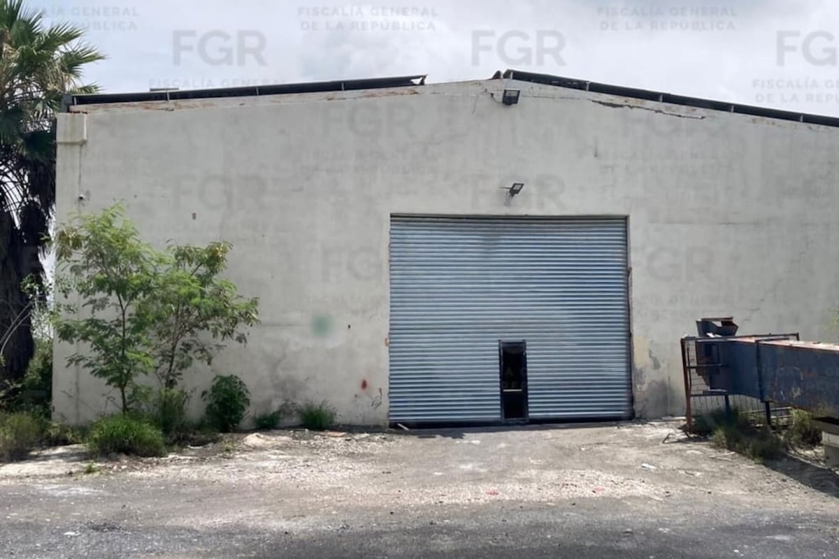 Aseguran narcolaboratorio en Escobedo, Nuevo León: FGR encuentra más de 400 tambos con químicos