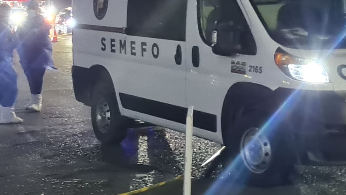 Niña de 9 años pierde la vida y su madre gravemente herida luego que fuesen atropelladas en Guadalajara; el conductor de una camioneta tipo pick-up circulaba a alta velocidad