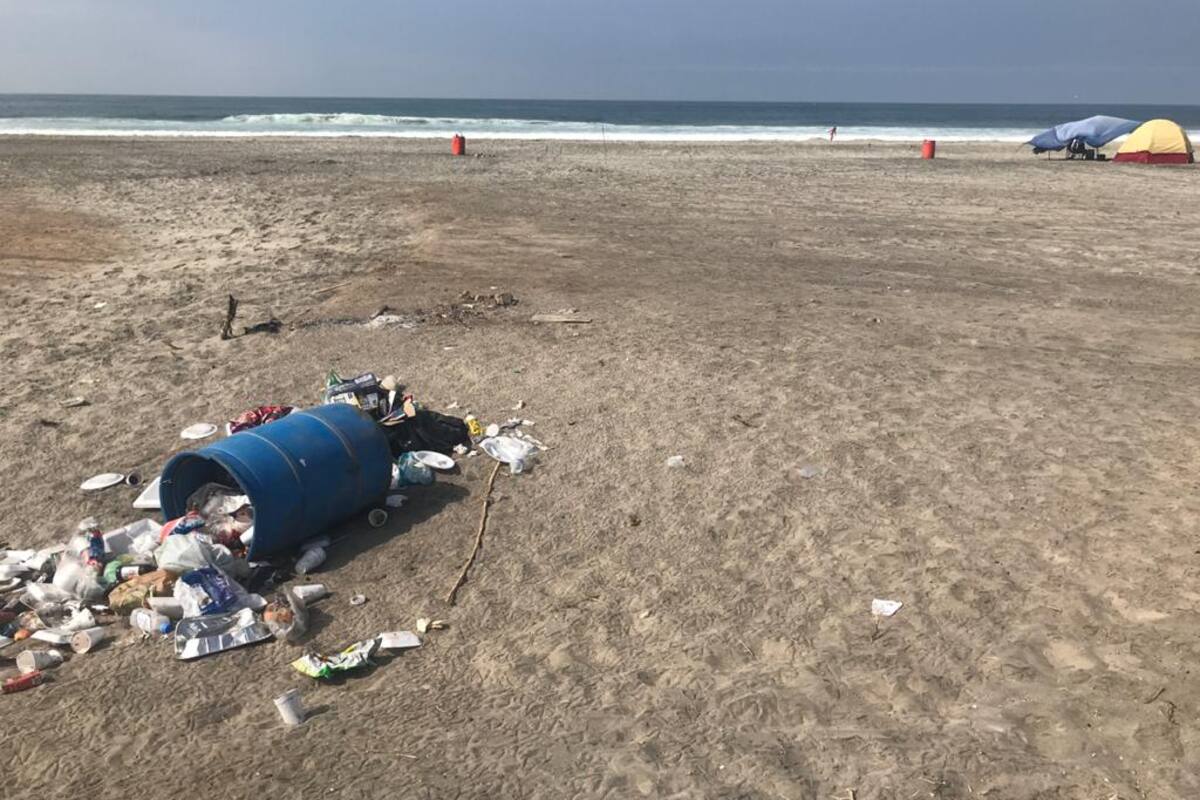 Continúa problemática de basura en playas de Rosarito