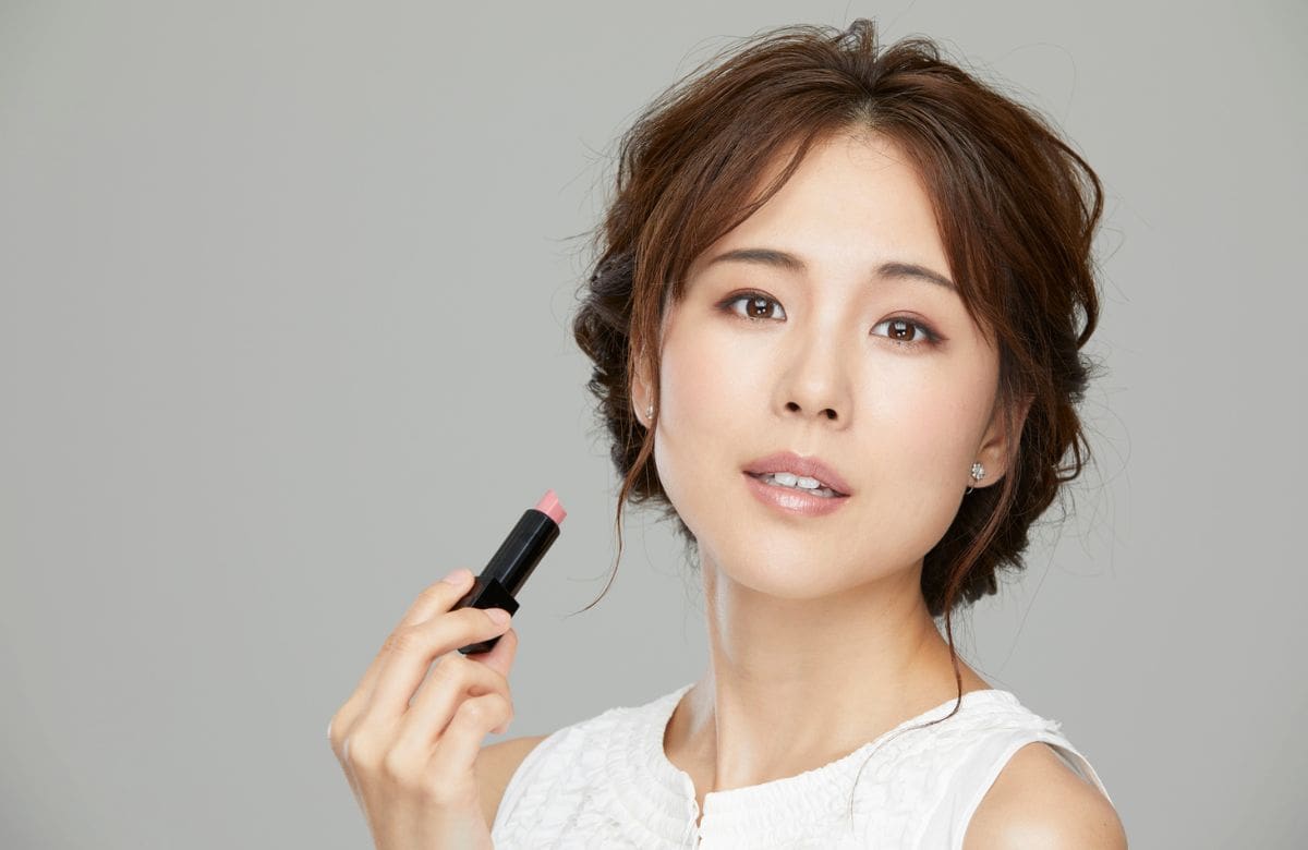 Labial mate en tonos rosa viejo: clásico y versátil | Foto: Especial (canva)