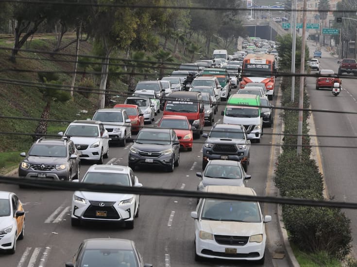 Caos vial en Zona Río por largas filas hacia cruce SENTRI previo a Navidad