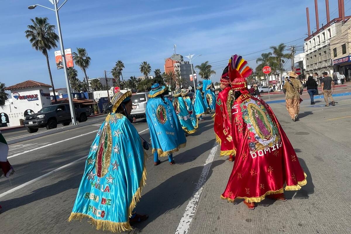 Peregrinación danzante recorre más de 10 kilómetros para festejar a la Virgen de Guadalupe en Rosarito
