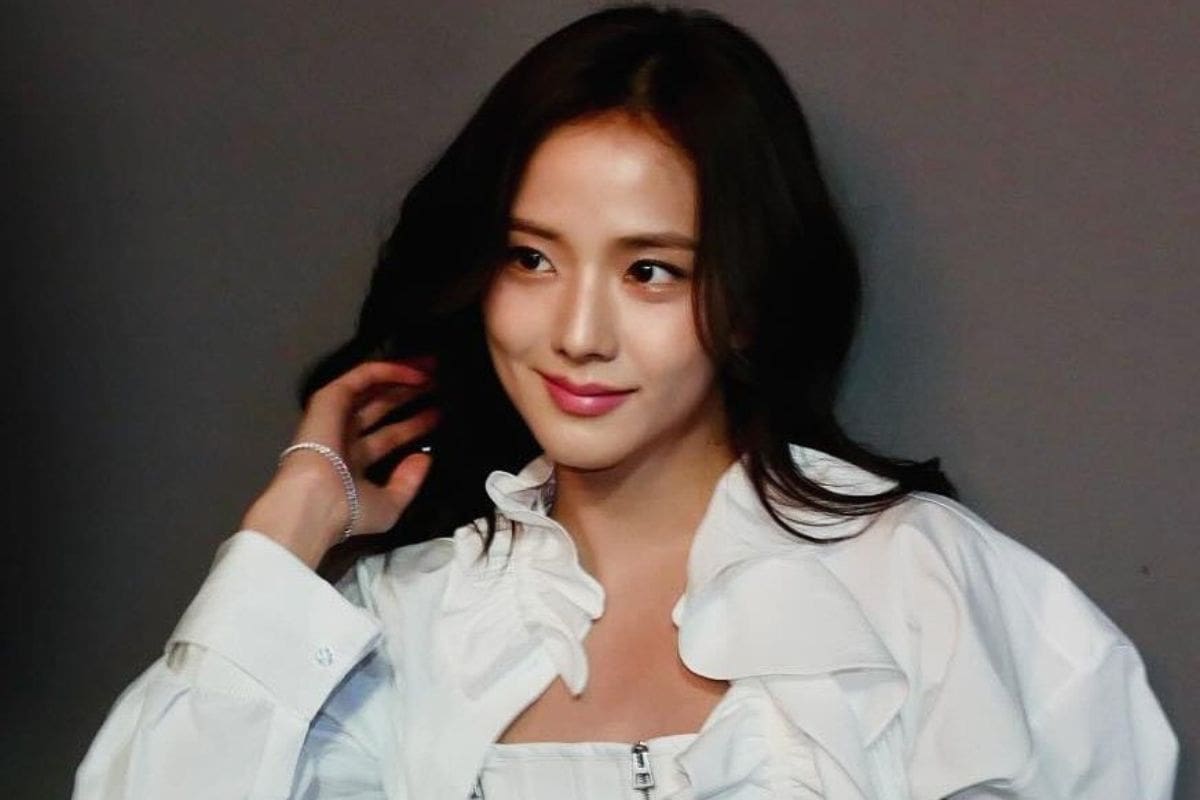 Jisoo deslumbra en el desfile de Dior Otoño 2025 en París