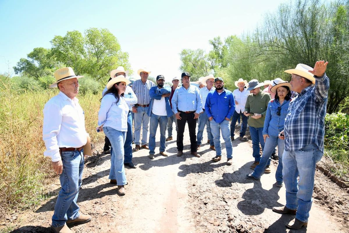 Reunión de autoridades estatales con miembros de la comunidad de Ures y poblados cercanos.