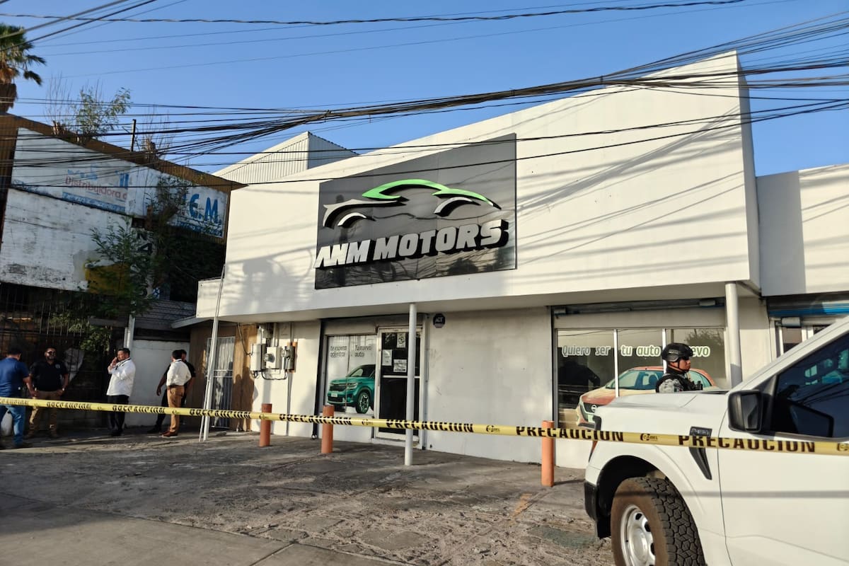 Realizan cateo en empresa que vendía carros bajo sistema de enganches y no los entregaba