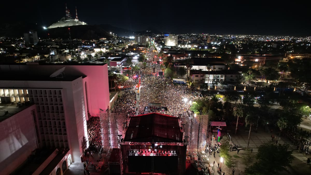 Una gran multitud se congregó ayer en la calle Rosales para disfrutar del concierto de Manuel Turizo. FOTO: JUAN HERNÁNDEZ