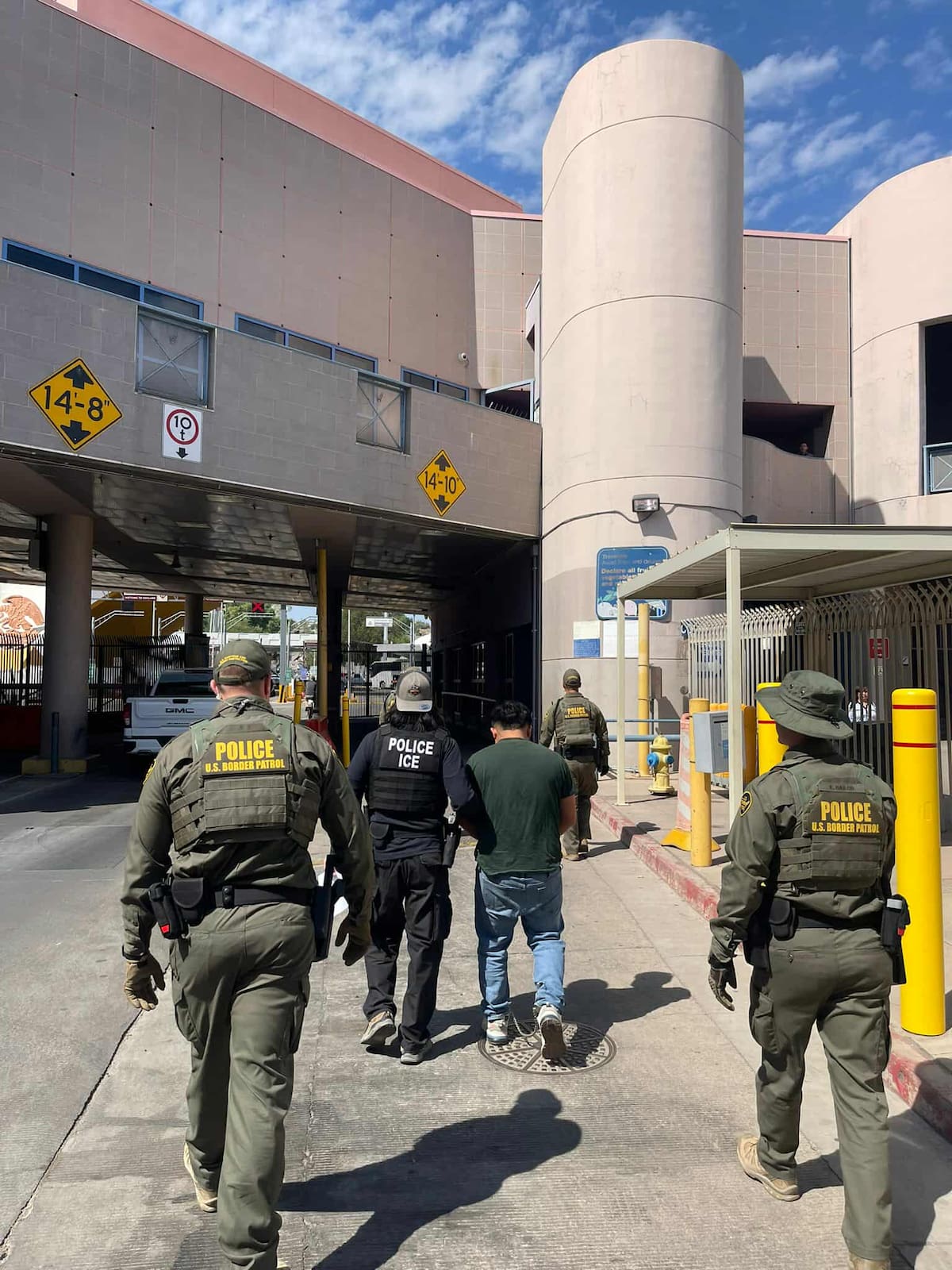 La deportación del presunto criminal de 29 años de edad, se realizó la semana pasada por la garita Dennis DeConcini de Nogales. / Especial.