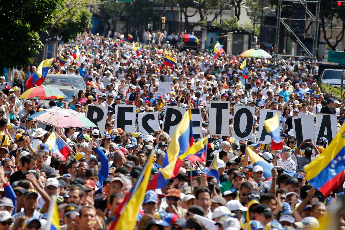 Rusia niega salida de personal de Venezuela