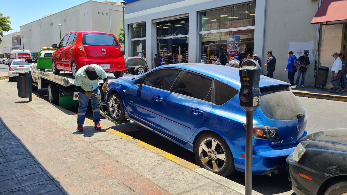 Las multas por estacionarse en zona prohibida pasaron de 7 mil 330 a 15 mil 917 en un año. FOTO: BANCO DIGITAL GH