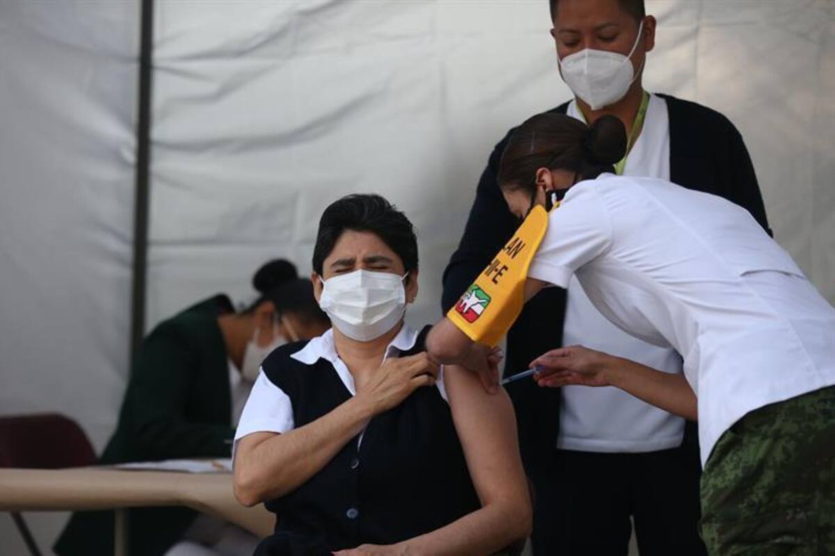 Pobreza, política sanitaria y miedo ralentizan la vacunación en Latinoamérica