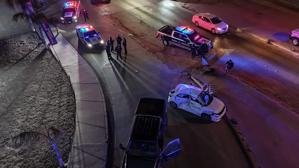 El conductor manejaba presuntamente en estado de ebriedad, otra mujer y una bebé resultaron lesionadas. Foto: Border Zoom