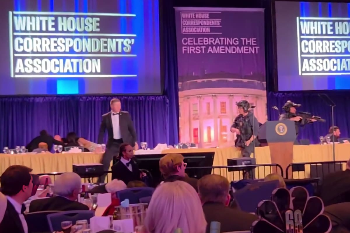 Presidente Trump es evacuado de la Cena de Corresponsales tras detonaciones; presunto agresor se encuentra bajo custodia